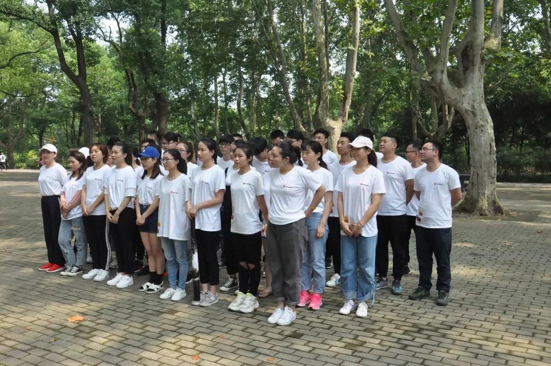 教师节团建活动服装：贝乐机器人