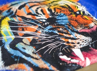 郑州T恤衫定制厂家推荐：哪家面料选择更丰富？