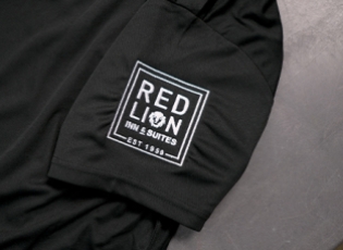 T恤衫定制真相：从普通衣物到个性传奇的蜕变之旅