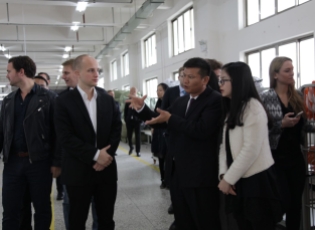 济南T恤衫定制，哪家厂家包邮包设计服务？