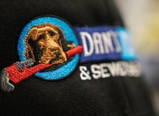 潮州文化衫定制工艺：刺绣与烫金如何完美兼得？